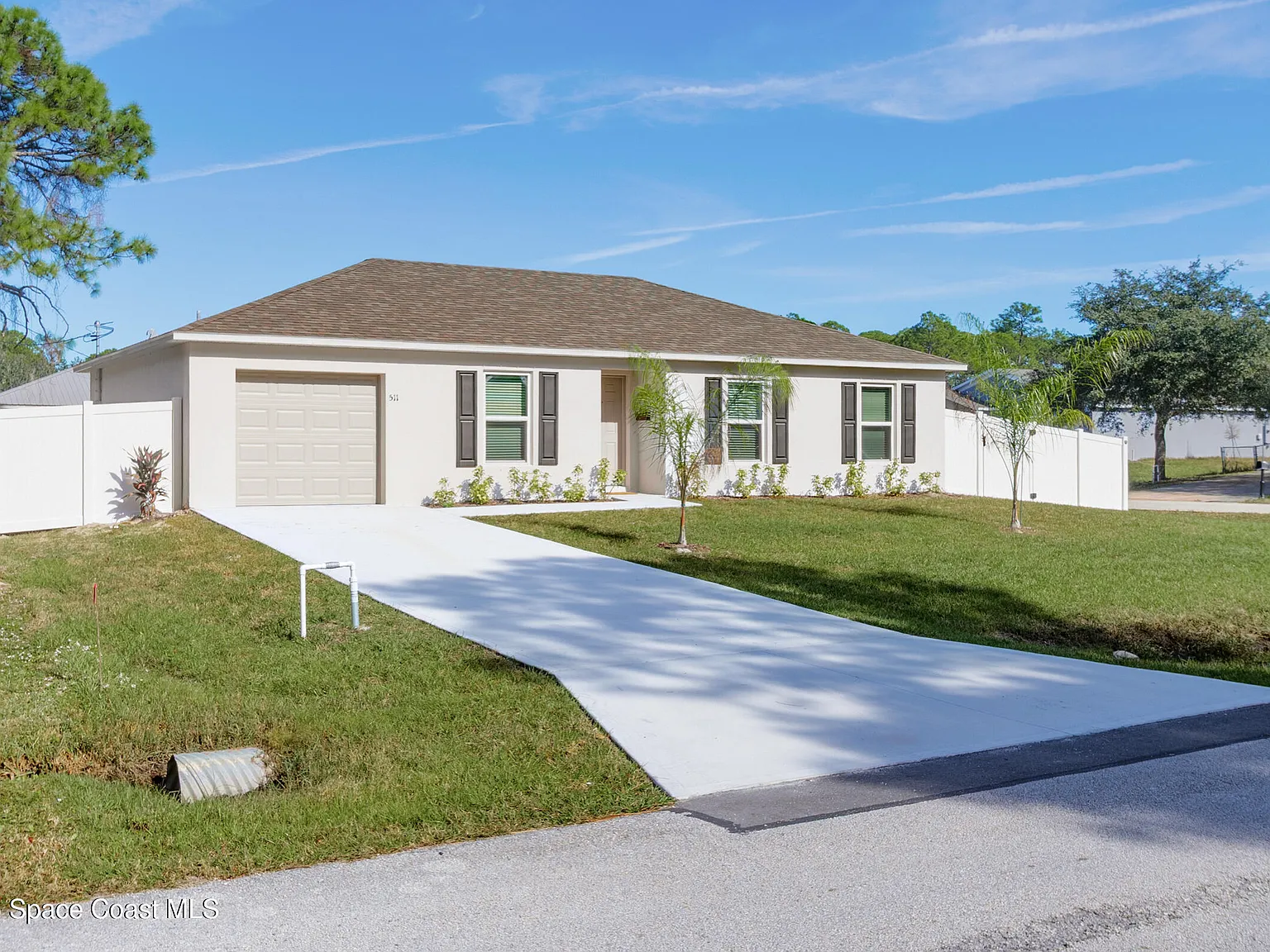 3 bed, 2.0 bath, 1243 sqft, $2,000 — Photo 4