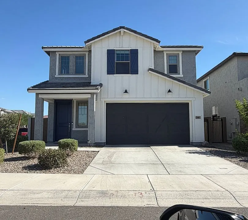 7407 W Gardenia Ave