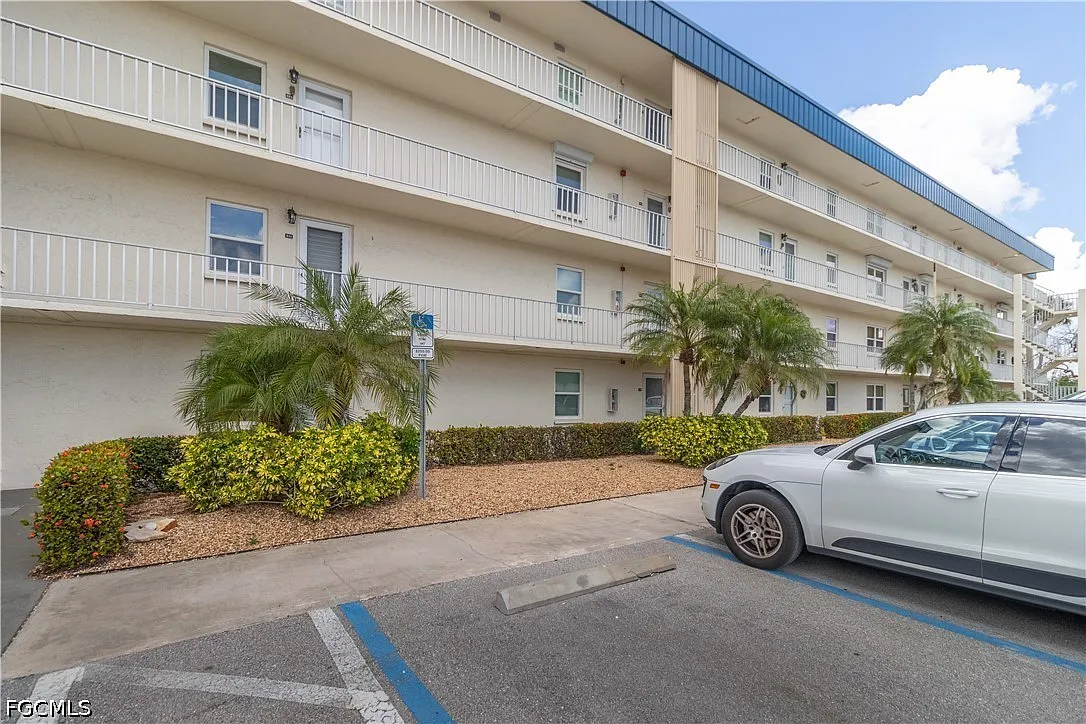 1 bed, 1.0 bath, 811 sqft, $2,800 — Photo 1