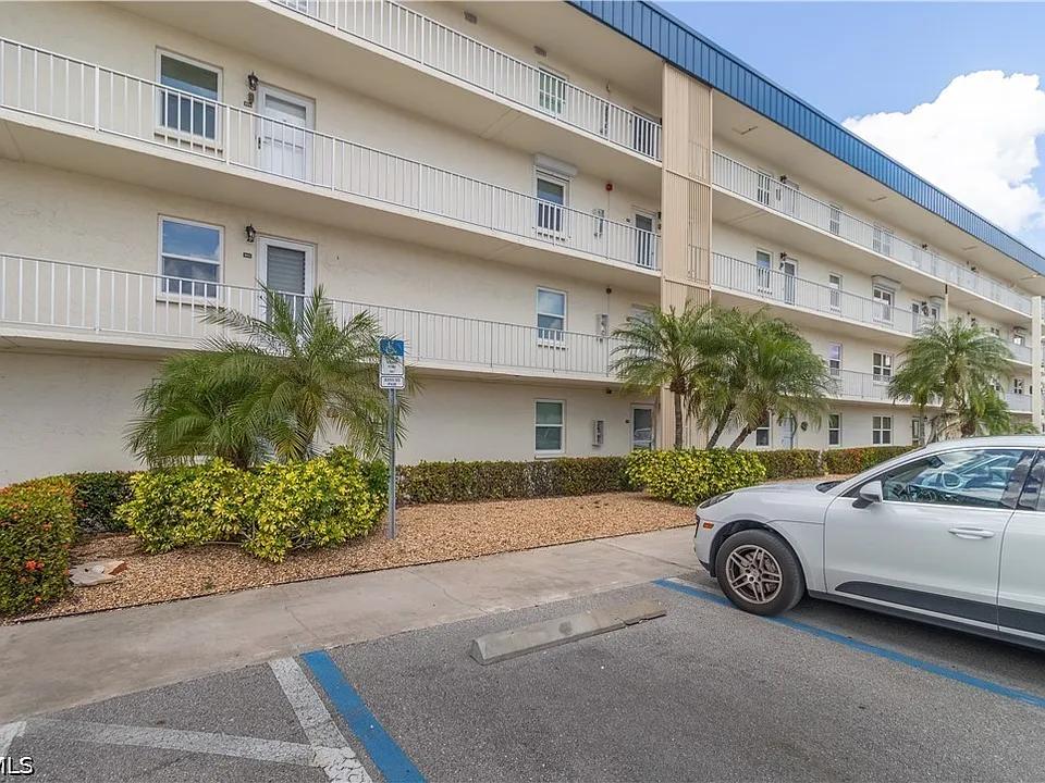 6220 Augusta Dr #307
