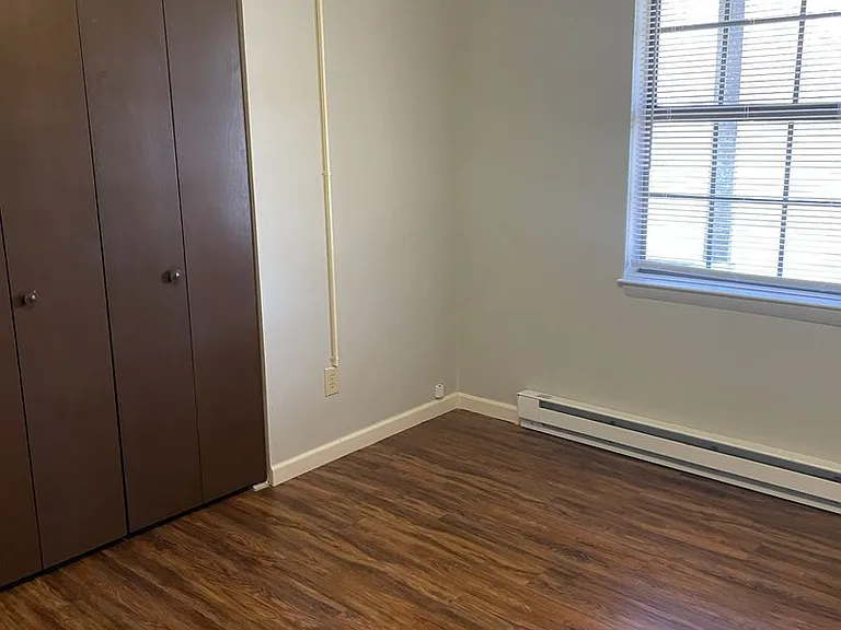 102 McConnell St — Photo 15