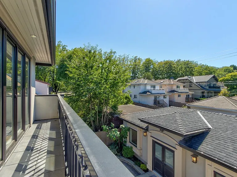 3955 Blenheim St — Photo 24