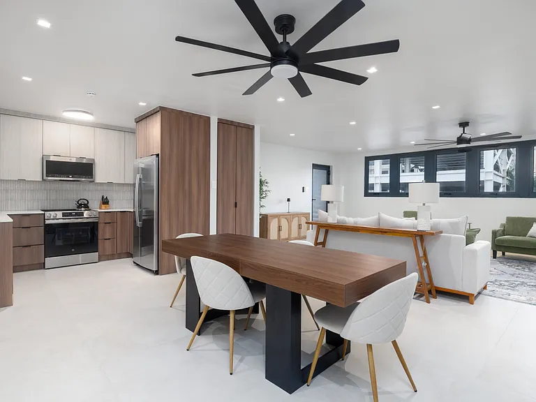 306 Calle — Photo 13