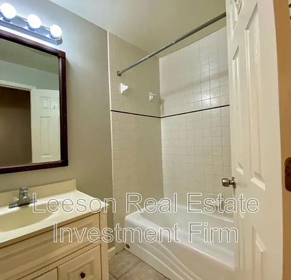 1101 College St #2210 — Photo 6