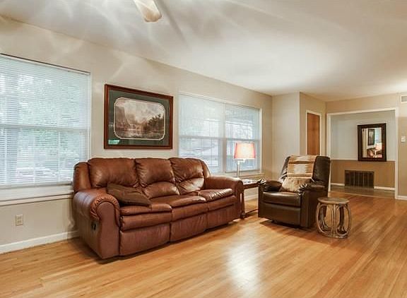 4th image of 830 Carney Dr