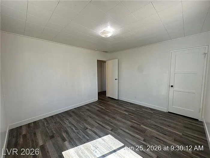 148 W Victory Rd — Photo 20