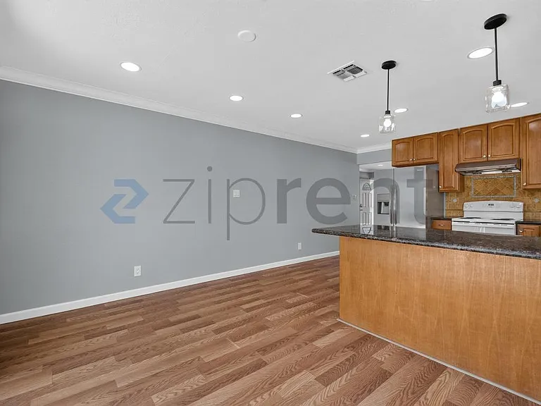 533 Don Carlos Ct — Photo 13