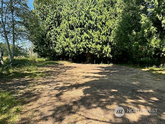 3rd image of 15 Green Belt Dr
