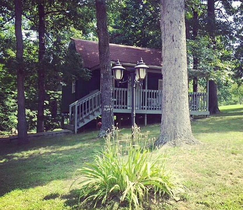 2nd image of 631 Foxwood Cir