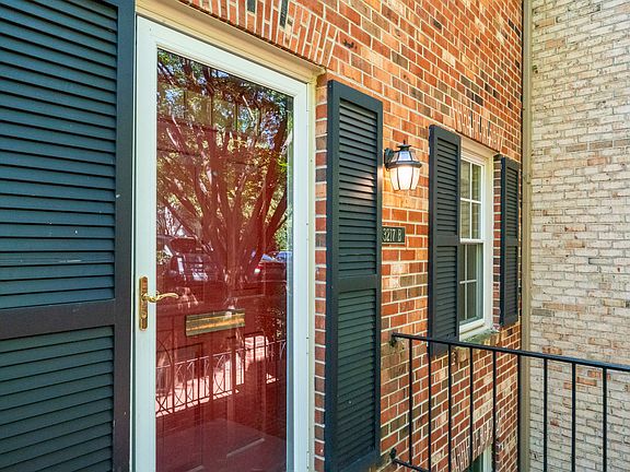 3rd image of 3217 Sutton Pl NW APT B