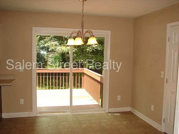 3rd image of 5901 Damon Ct