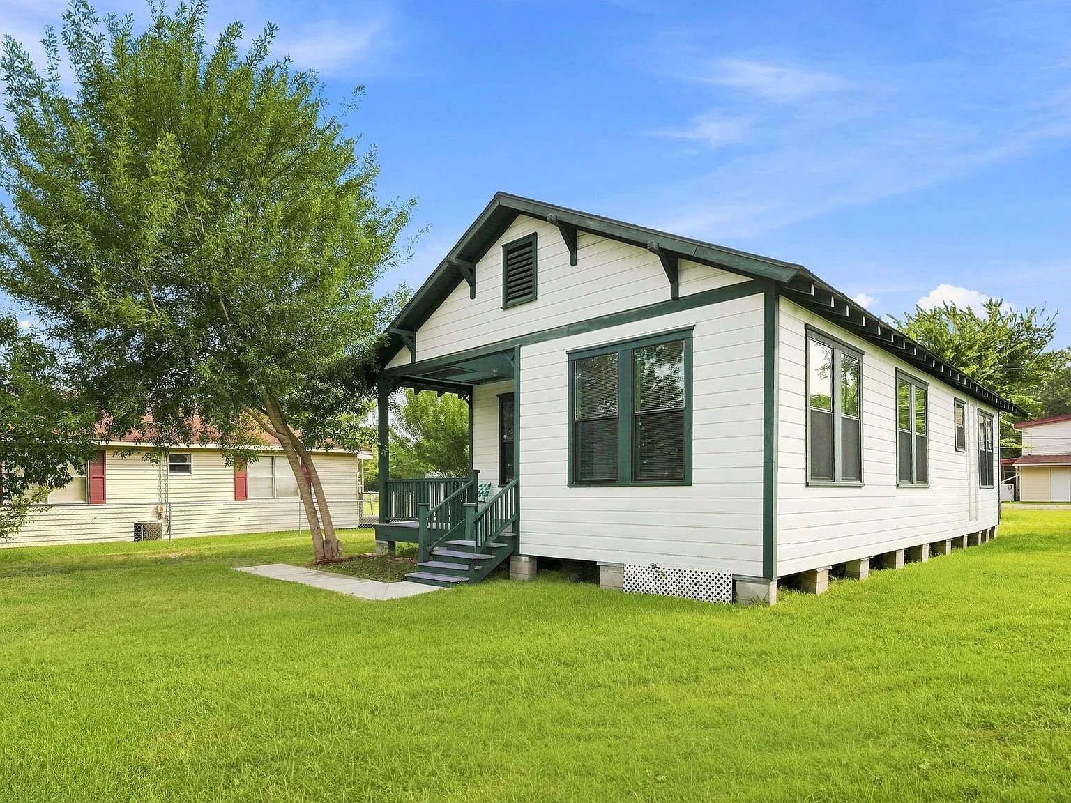 3 bed, 2.0 bath, 1326 sqft, $1,600 — Photo 4