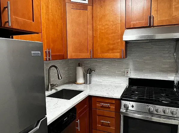 321 East 48th Street image 1 of 5