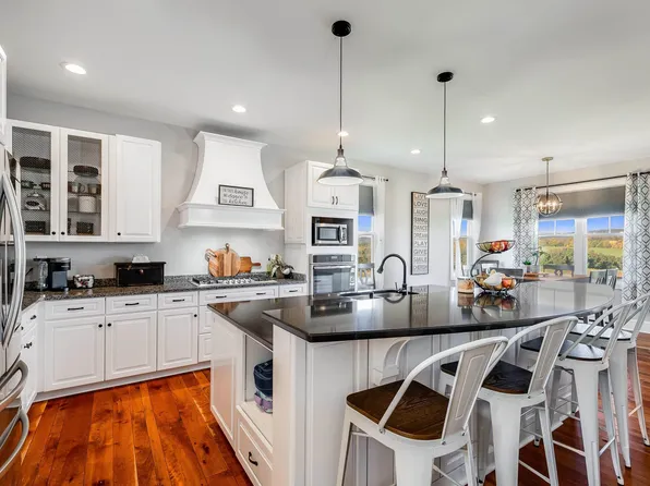 446 Guthrie Rd, Stuarts Draft, VA 24477