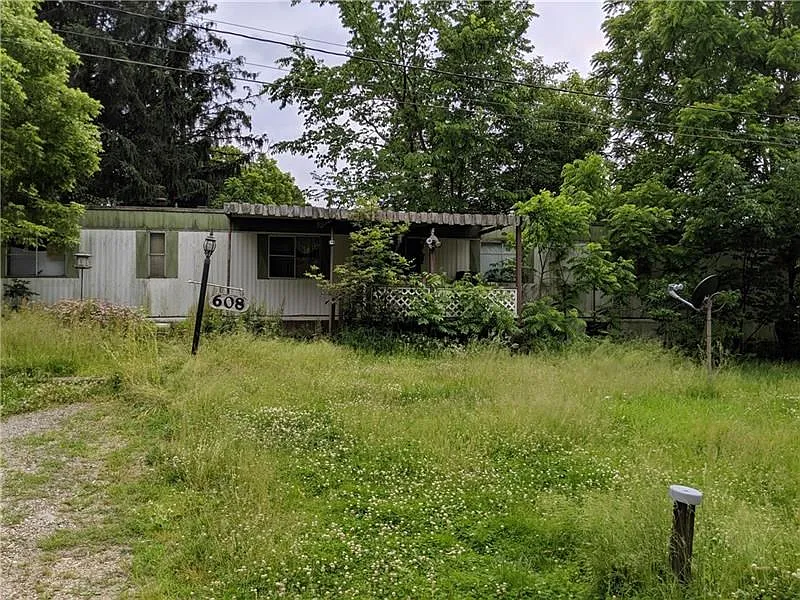 608 1st St photo 1