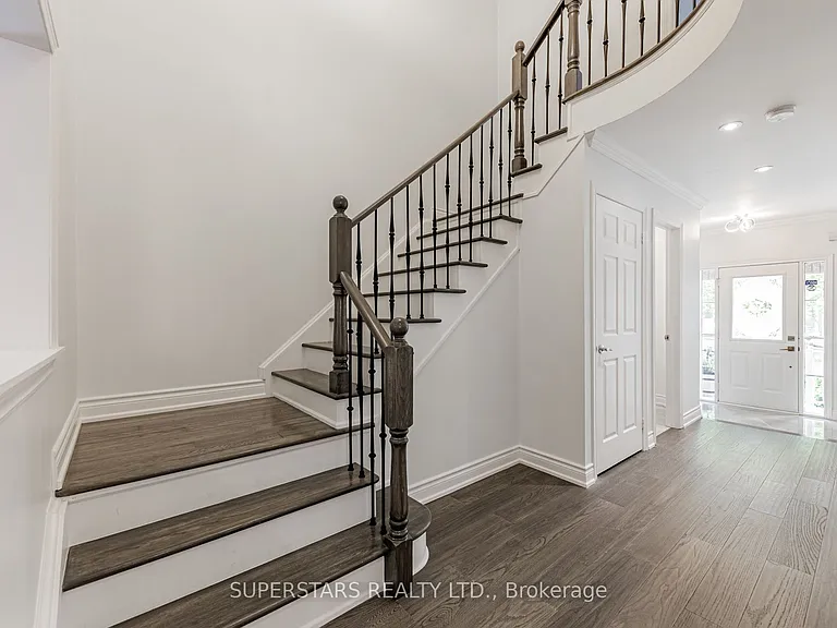 71 Landsdown Cres — Photo 12