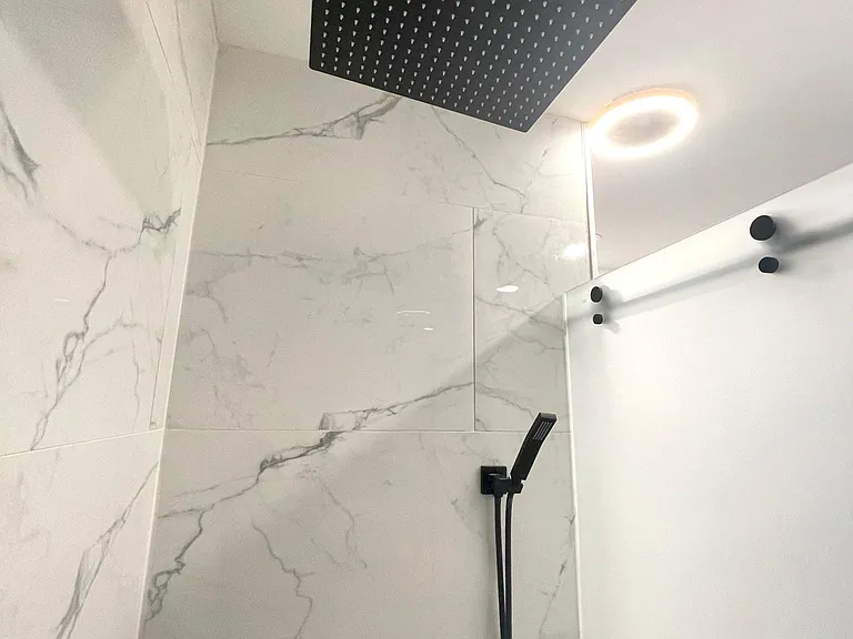 Rainfall showerhead with tile from floor to ceiling