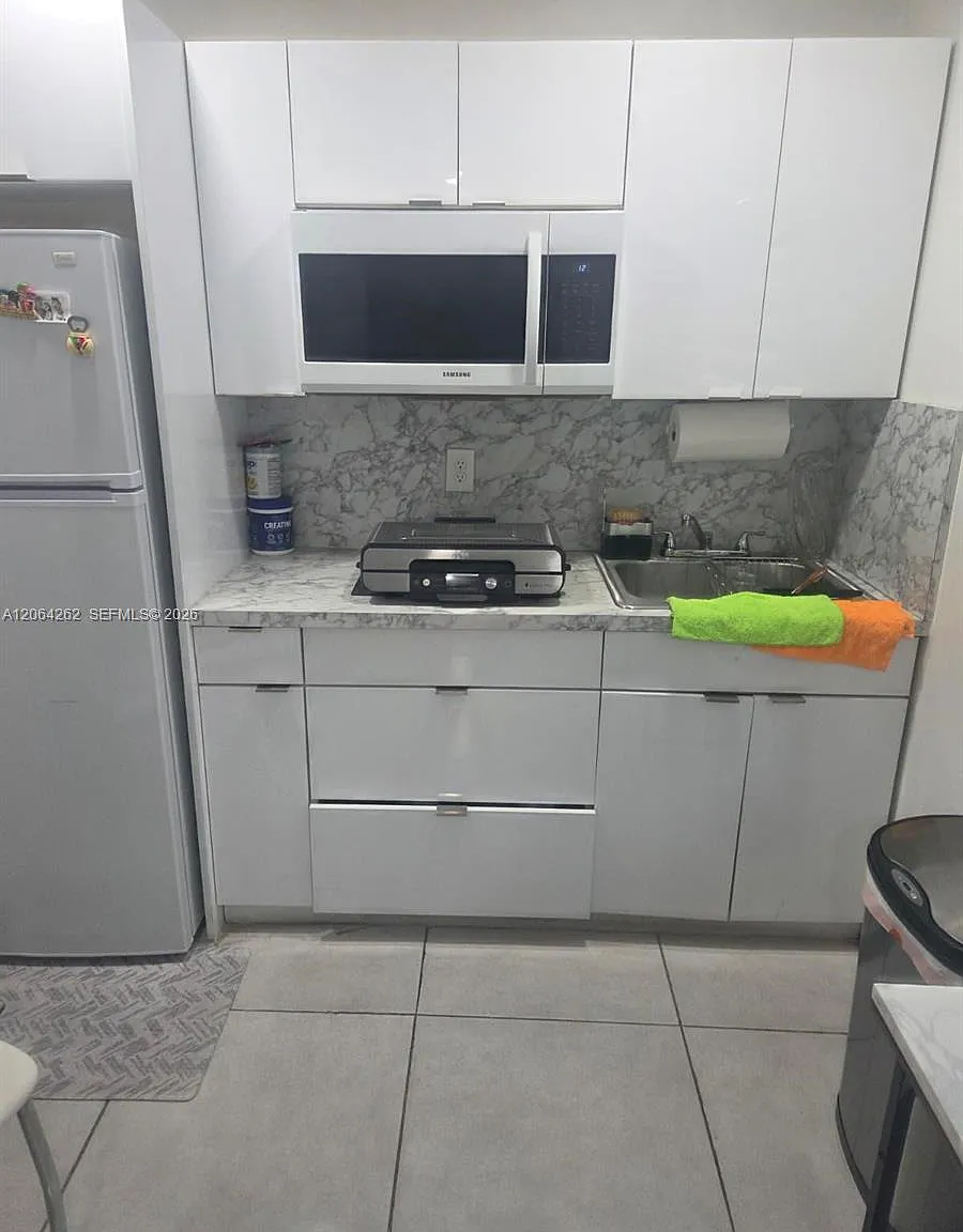 Tamiami Lakes Sec 4 — Photo 4