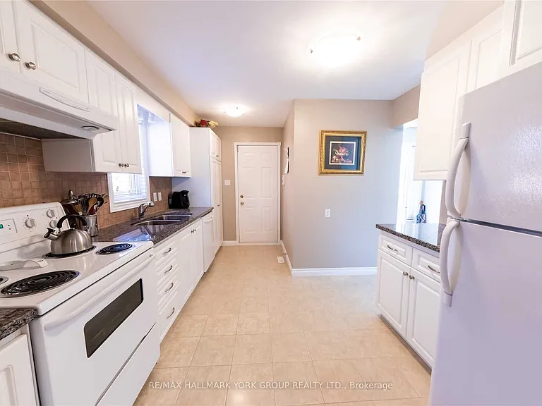 22 Cashel Ct — Photo 2