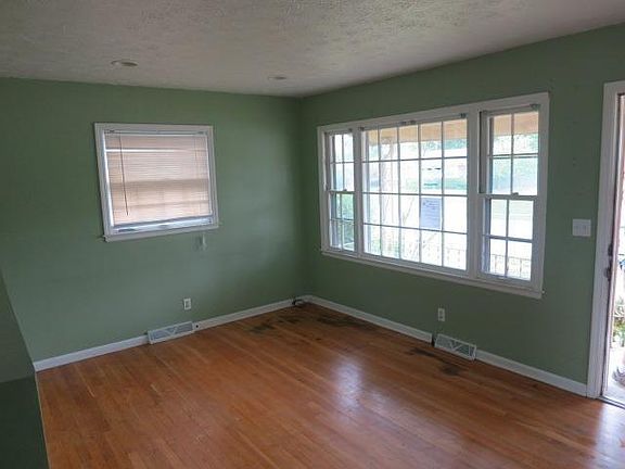 3rd image of 3608 River Park Dr