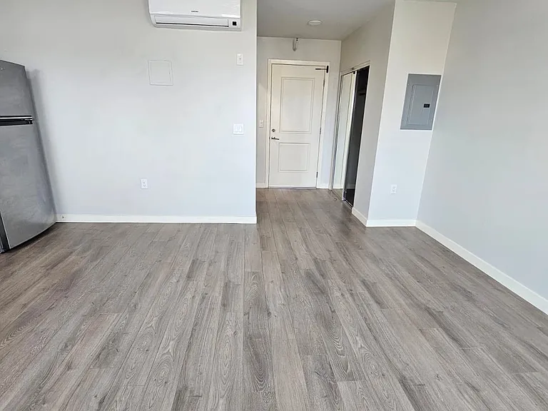 Grand View Apartments — Photo 9