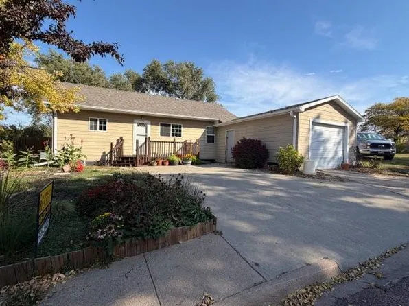 115 E 9th Ave, Chamberlain, SD 57325