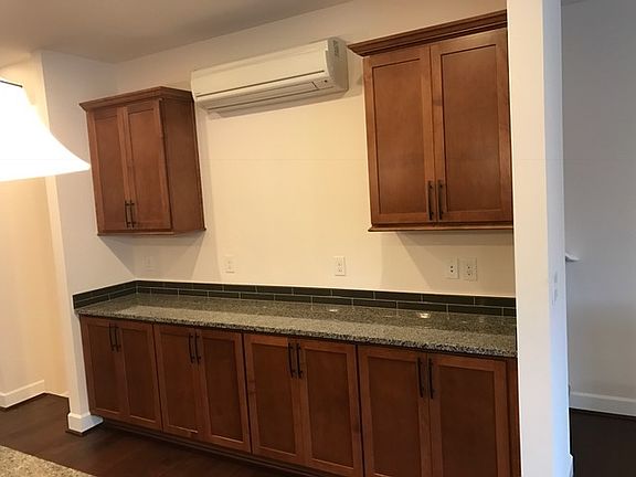5th image of 1366 Brooklyn Walk NE