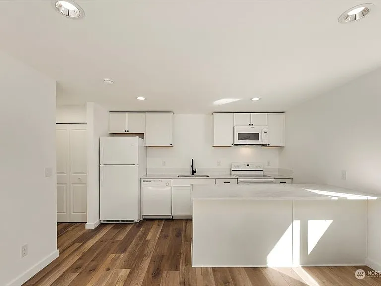 3619 E Portland Ave #B — Photo 3