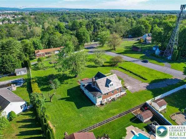 4 Stonecroft Dr, Easton, PA 18045