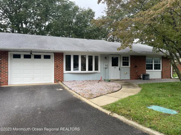 914A Dumbarton Drive, Lakewood, NJ 08701
