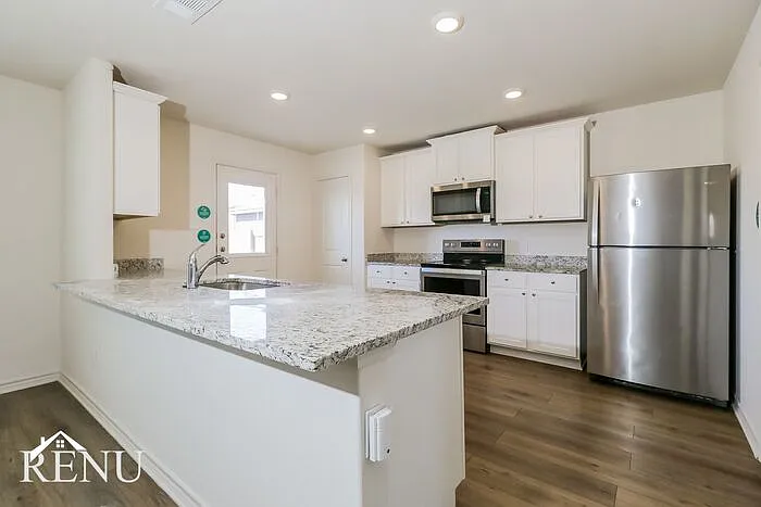 220 Crescent Park Dr — Photo 4