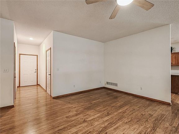 3rd image of 2425 NE Old Paint Rd