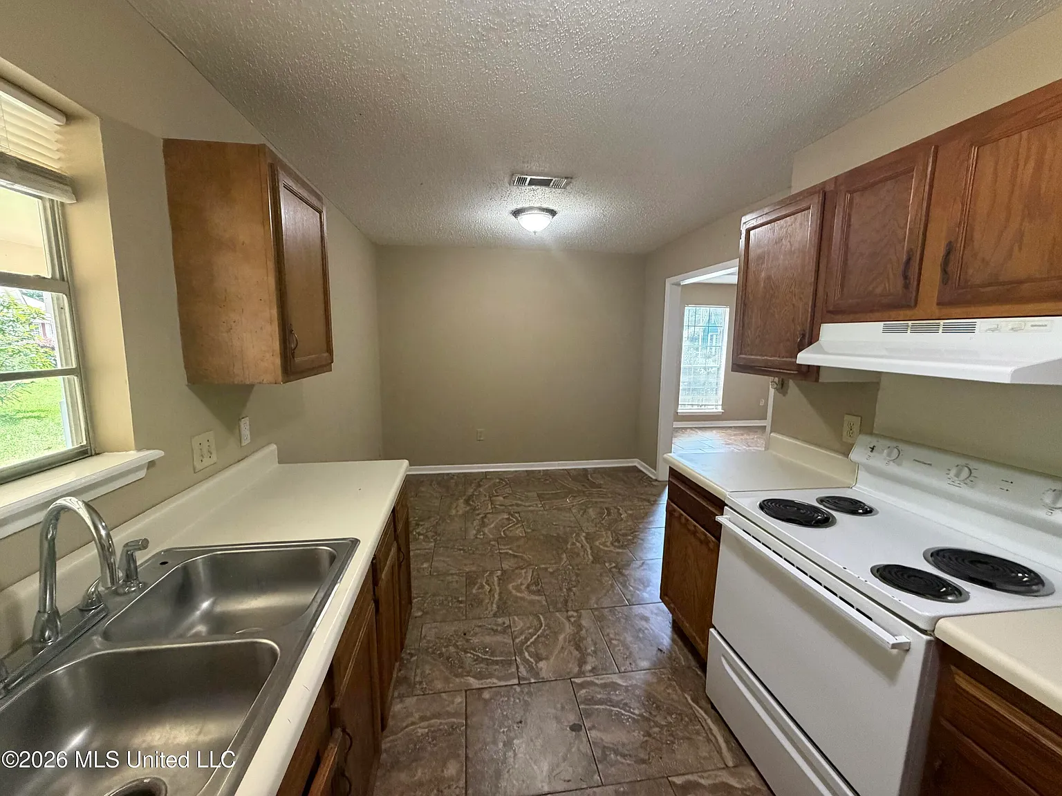 3 bed, 1.5 bath, 1122 sqft, $1,425 — Photo 4