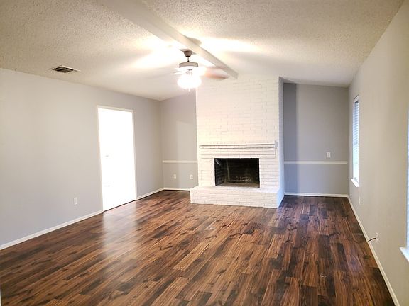 5th image of 1725 Woodhaven Dr