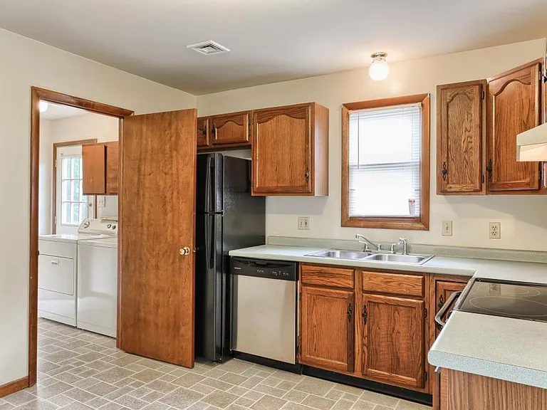 32 Forest Cir — Photo 5