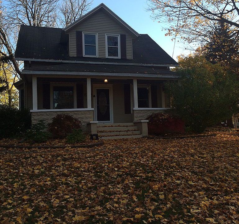 1st image of 2186 Leonard St NE