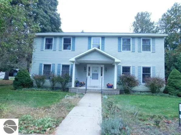 10205 W Niagara St, Empire, MI 49630