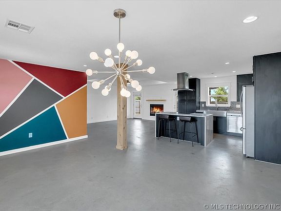 5th image of 368 Twin Creeks Ln