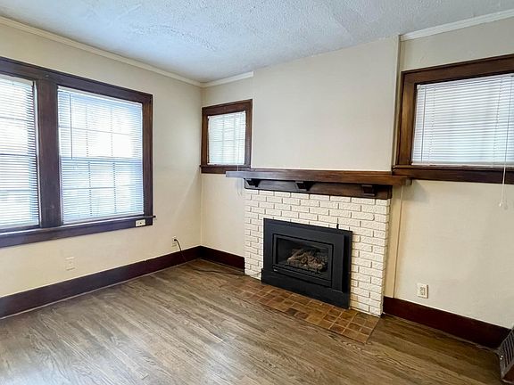 3rd image of 130 N 38th St
