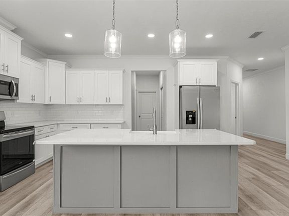 5th image of 6657 SW 15th Pl