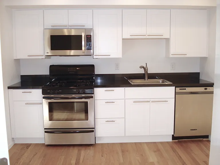 514 Morgan Ave N — Photo 7