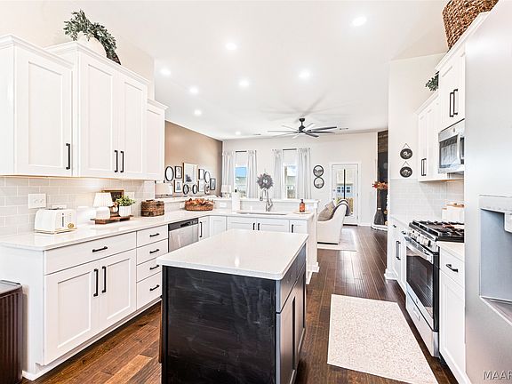 4th image of 840 Hedgefield Way