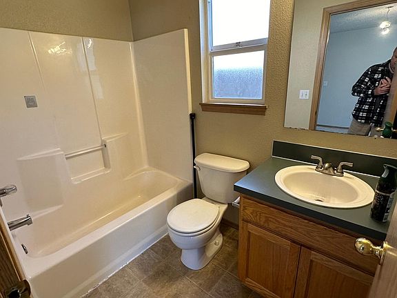 Master Bedroom Full Bathroom