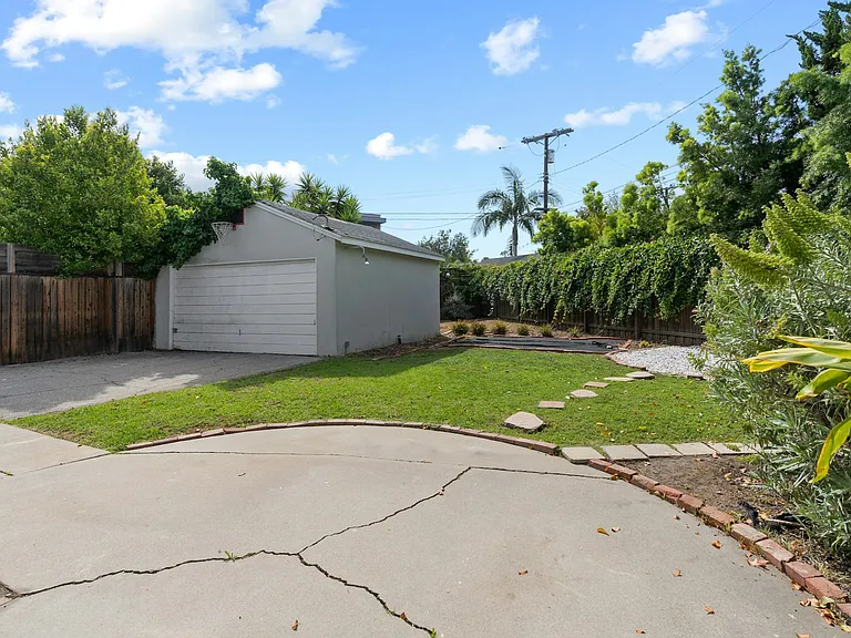 11414 Francis Pl — Photo 21