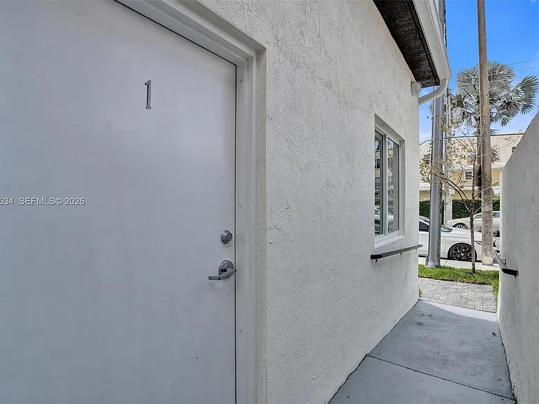 1567 NW 1st St #1 — Photo 13