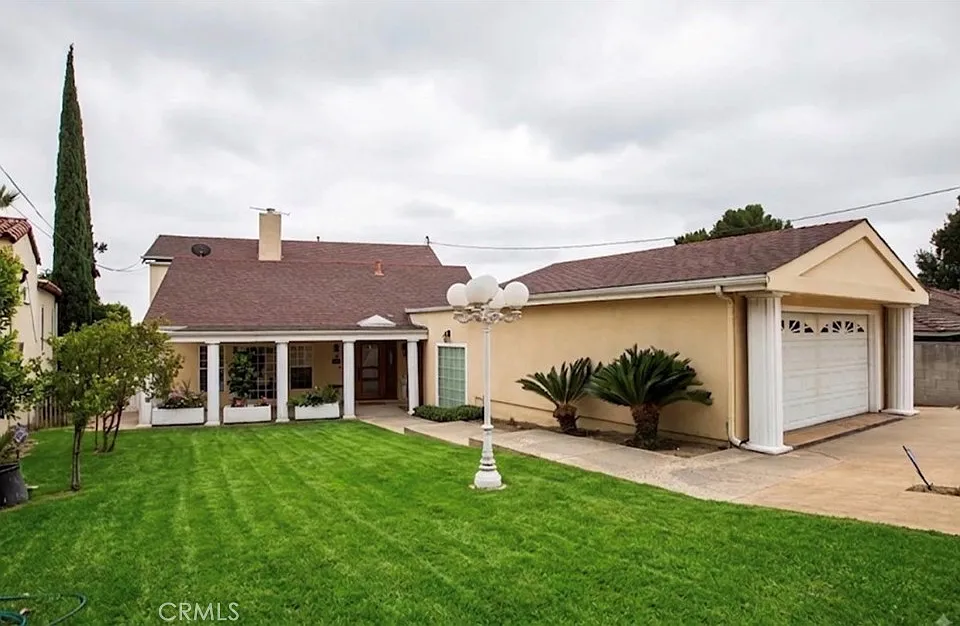 314 W Kenneth Rd
