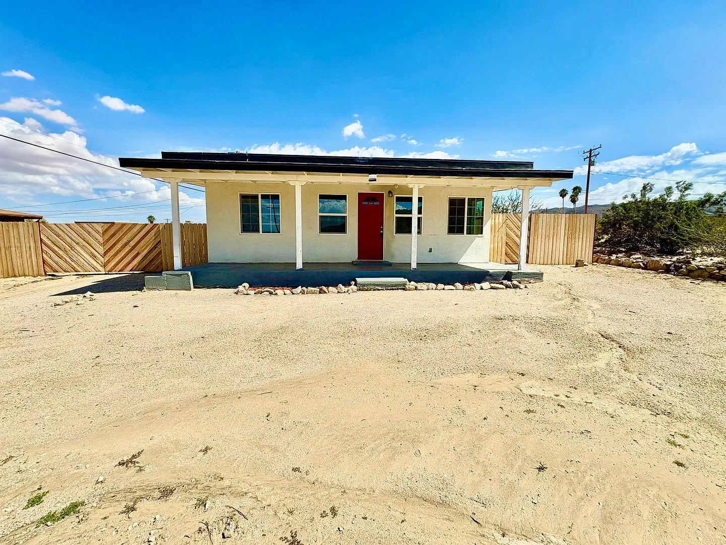 Charming 1 Bedroom 1 Bathroom Home — Photo 3