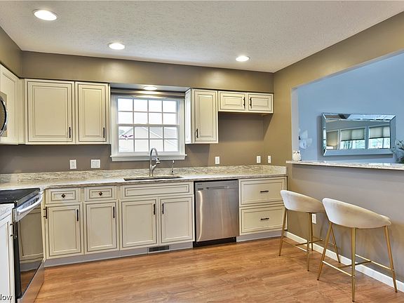 4th image of 316 Golf Dr