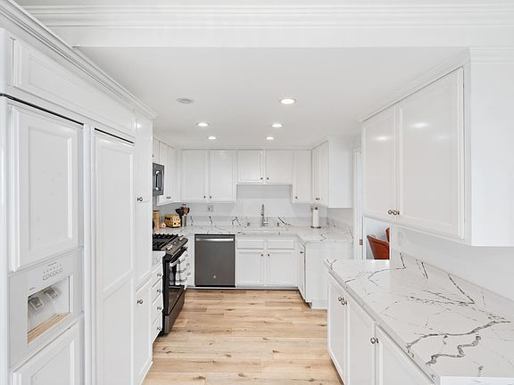 3rd image of 20 Odyssey Ct