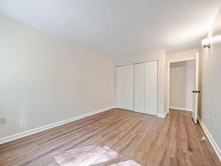 Brooklane Manor Apartments — Photo 64